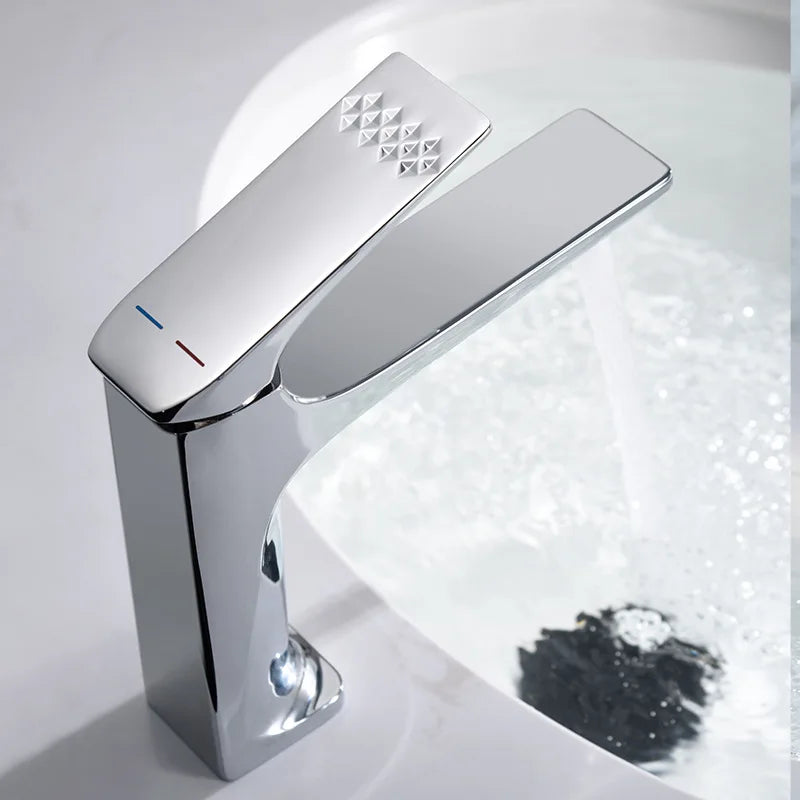 Brass Core Modern Bathroom Sink Faucet Single Handle Deck Mounted Wash Basin Water Tap Hot and Cold Mixer